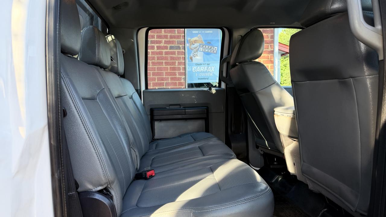 Ford Super Duty F-450 DRW 2WD Crew Cab 200" WB 84" CA Lariat 2016