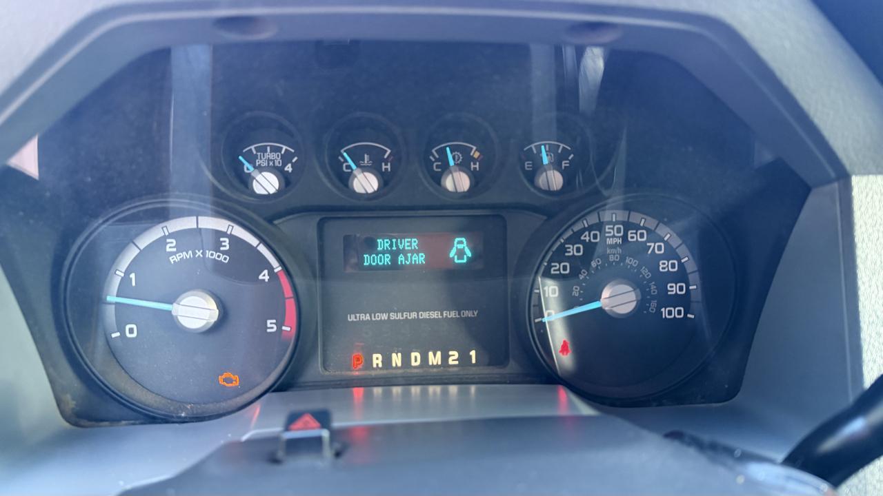 Ford Super Duty F-450 DRW 2WD Crew Cab 200" WB 84" CA Lariat 2016