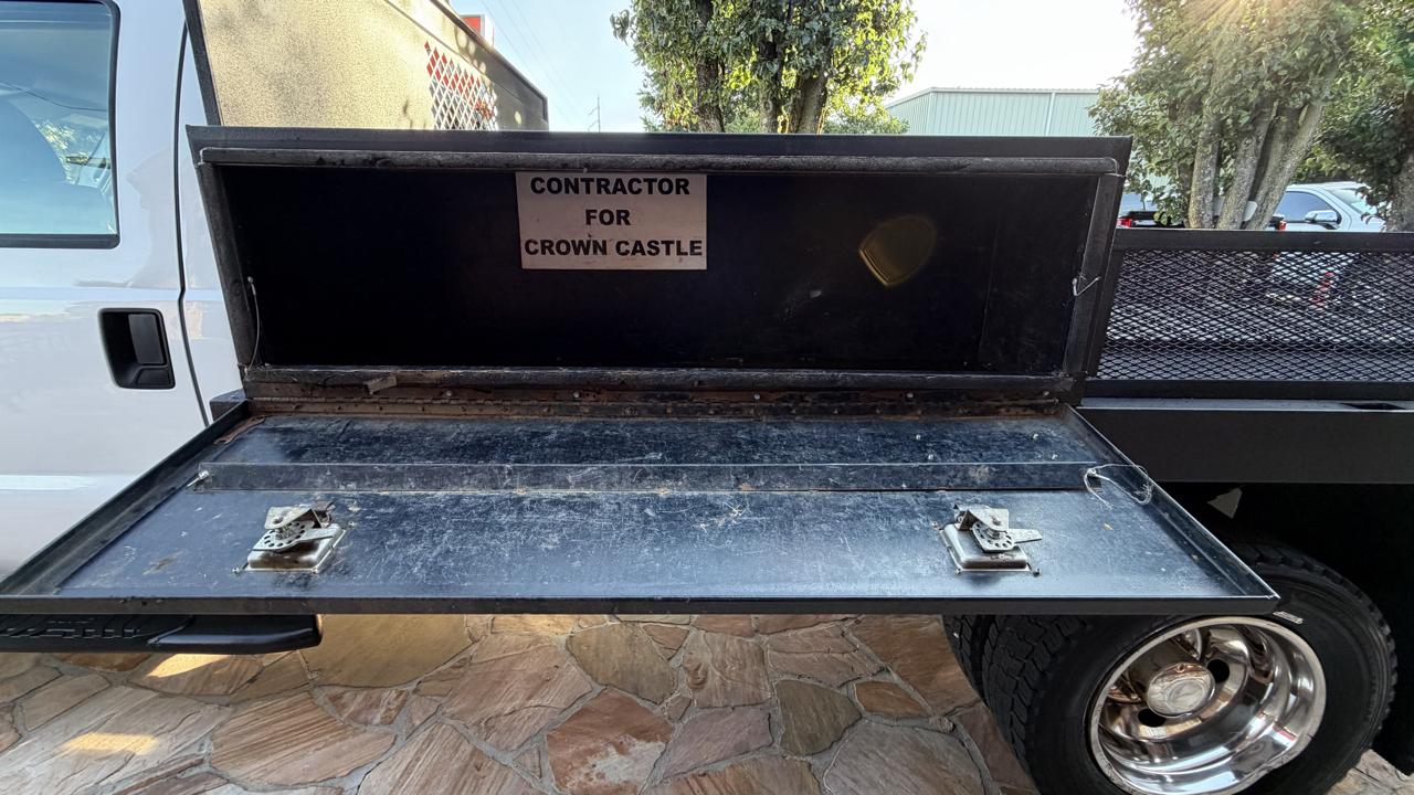 Ford Super Duty F-450 DRW 2WD Crew Cab 200" WB 84" CA Lariat 2016