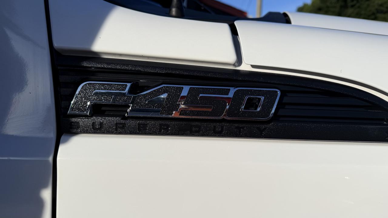 Ford Super Duty F-450 DRW 2WD Crew Cab 200" WB 84" CA Lariat 2016