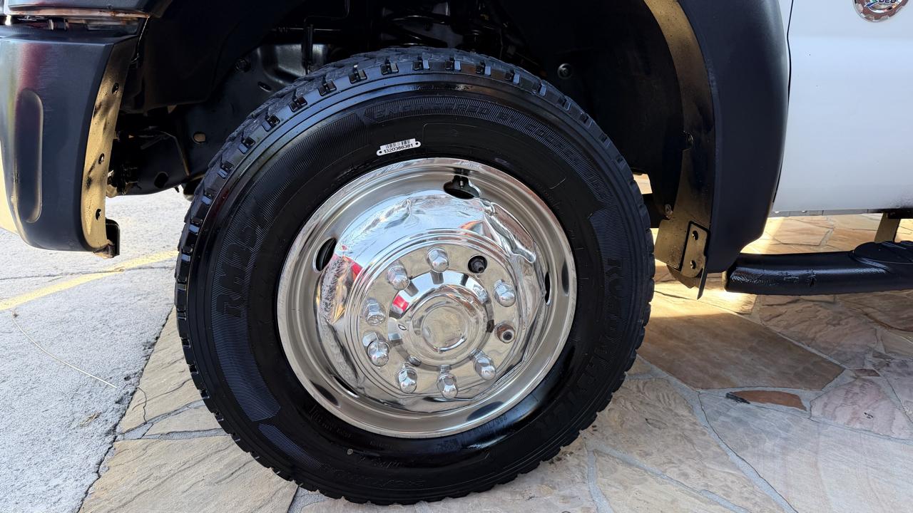 Ford Super Duty F-450 DRW 2WD Crew Cab 200" WB 84" CA Lariat 2016