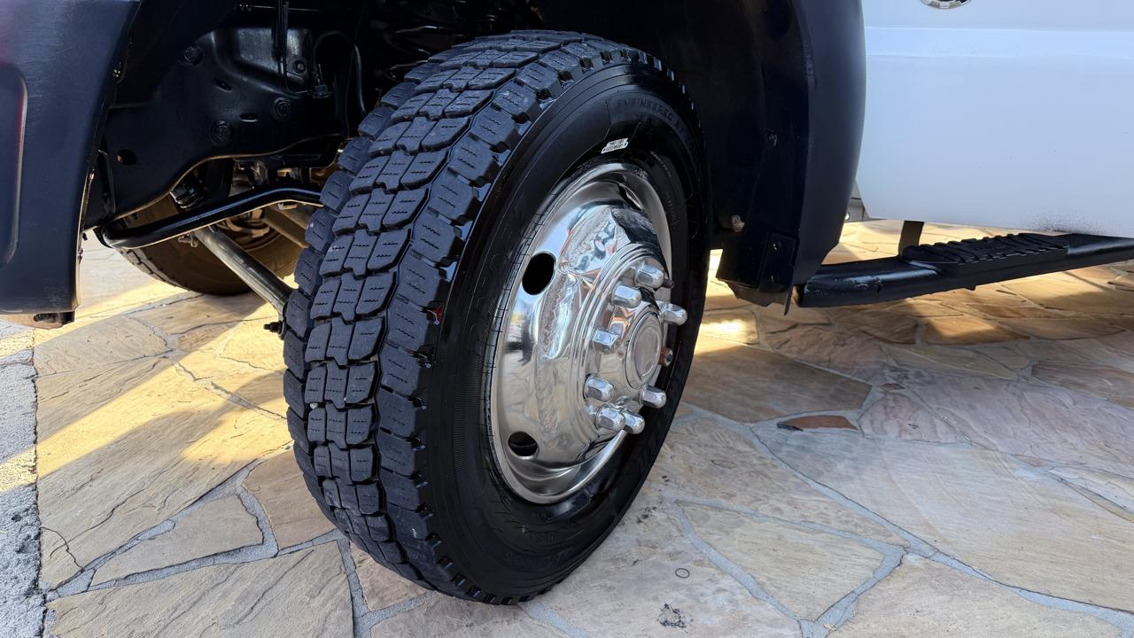 Ford Super Duty F-450 DRW 2WD Crew Cab 200" WB 84" CA Lariat 2016