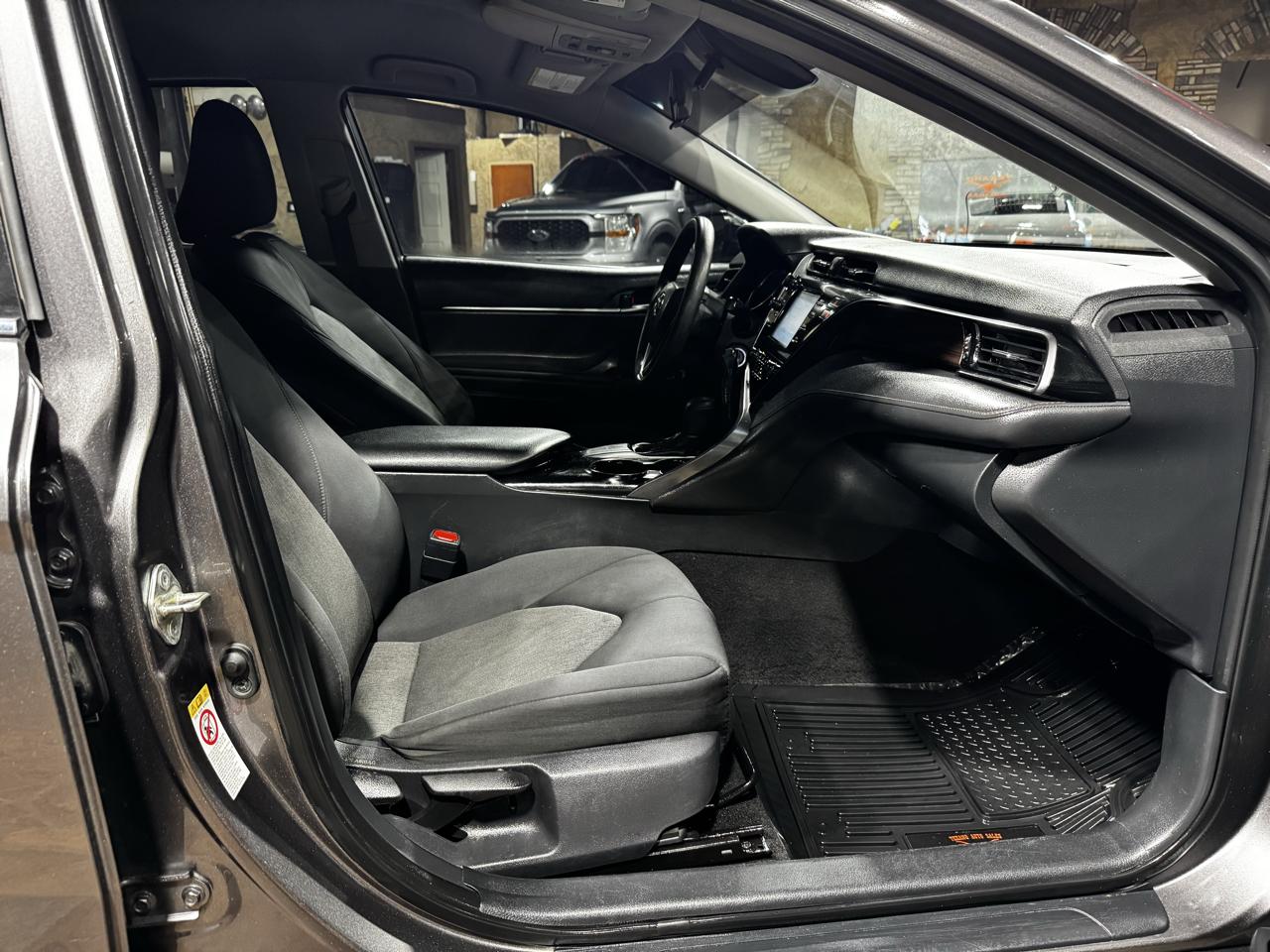 Toyota Camry XLE Auto (Natl) 2019
