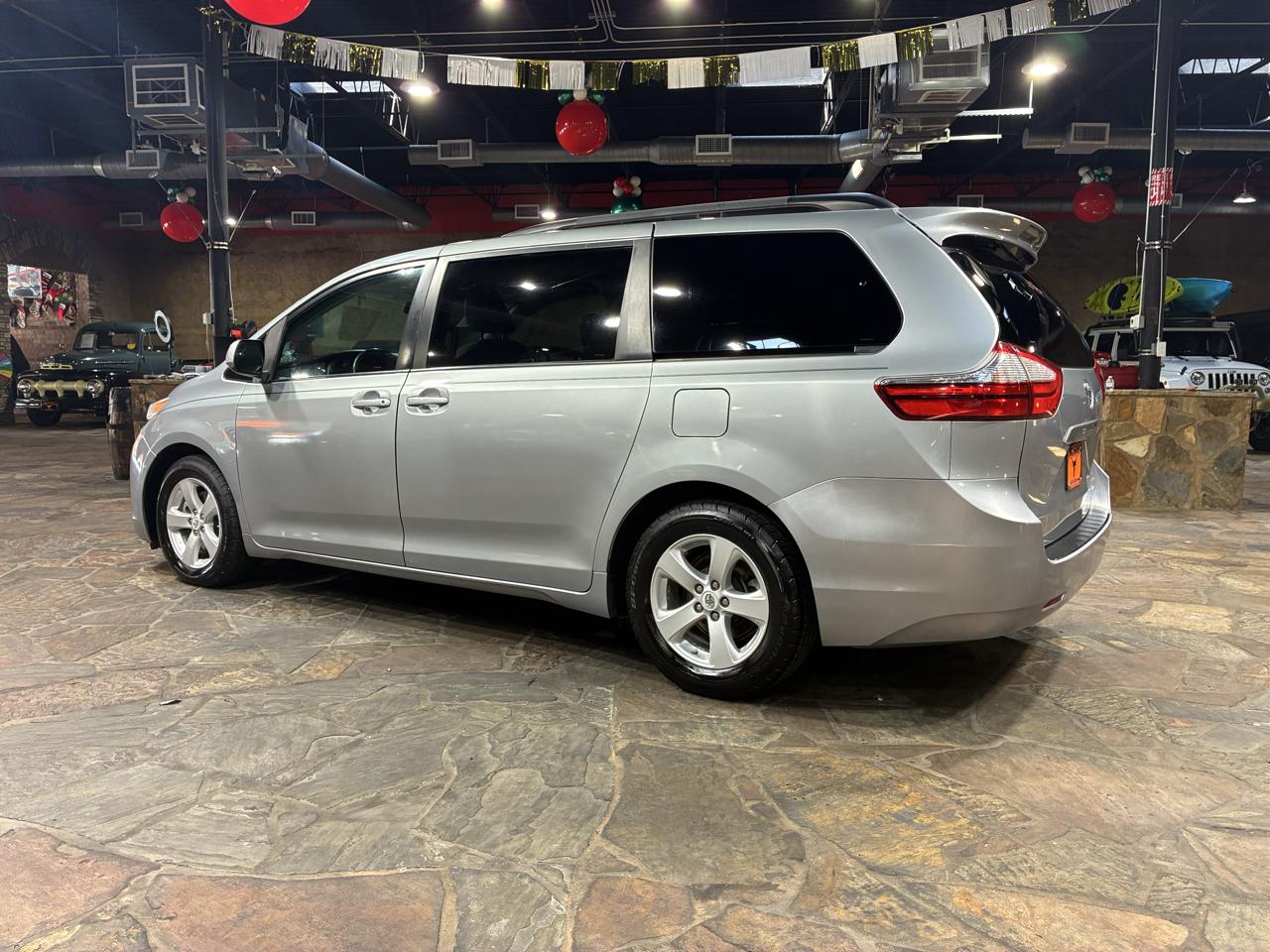 Toyota Sienna 5dr 8-Pass Van LE FWD (Natl) 2015
