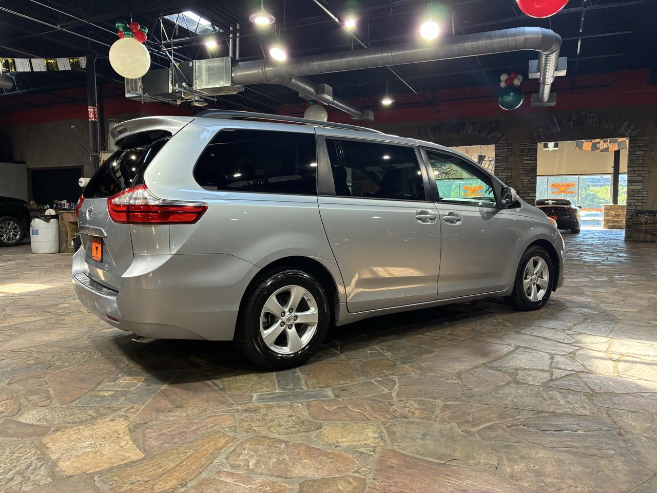 Toyota Sienna 5dr 8-Pass Van LE FWD (Natl) 2015