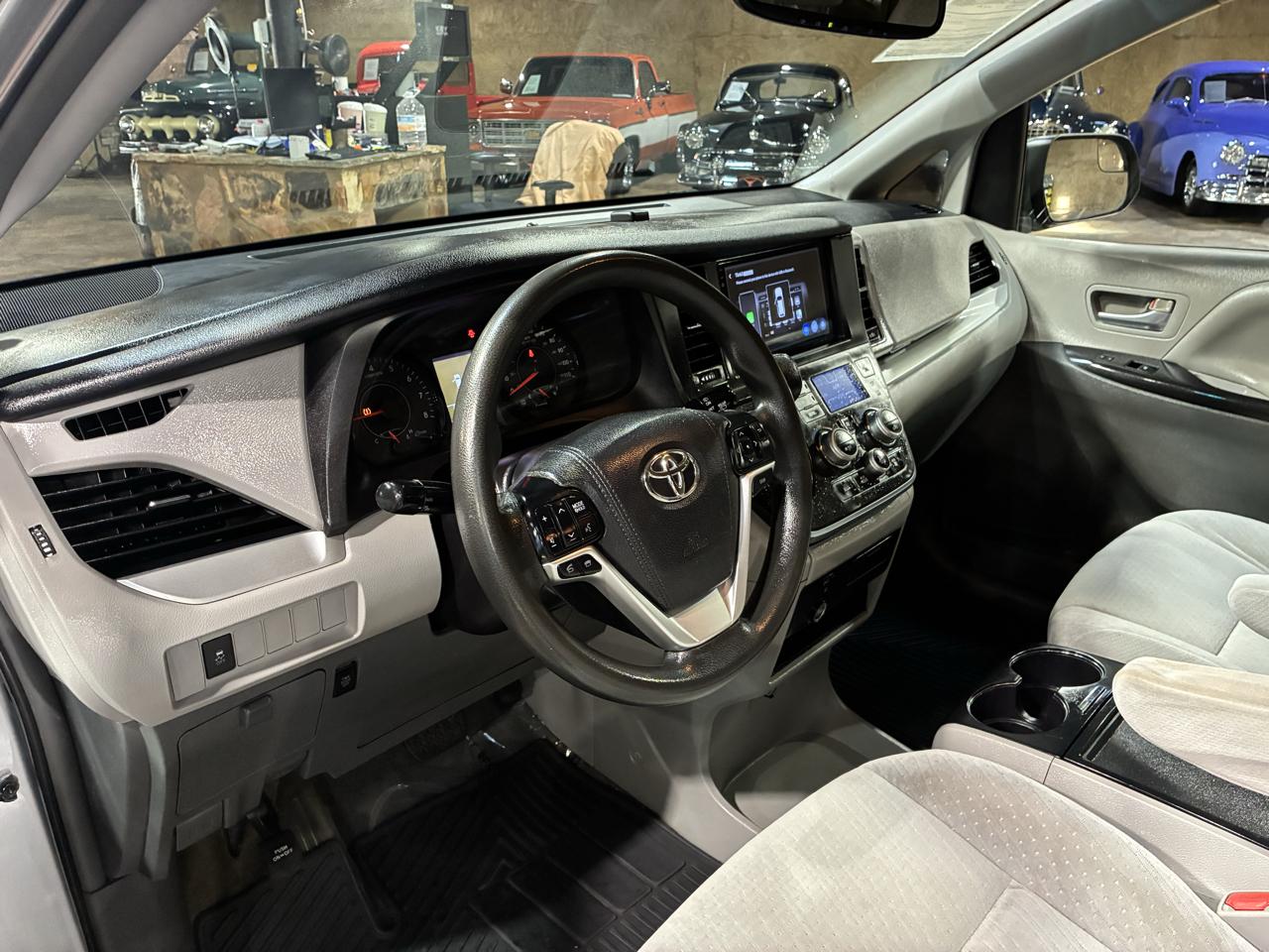 Toyota Sienna 5dr 8-Pass Van LE FWD (Natl) 2015