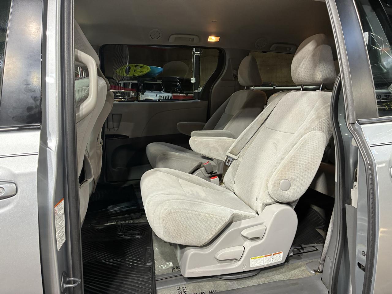 Toyota Sienna 5dr 8-Pass Van LE FWD (Natl) 2015