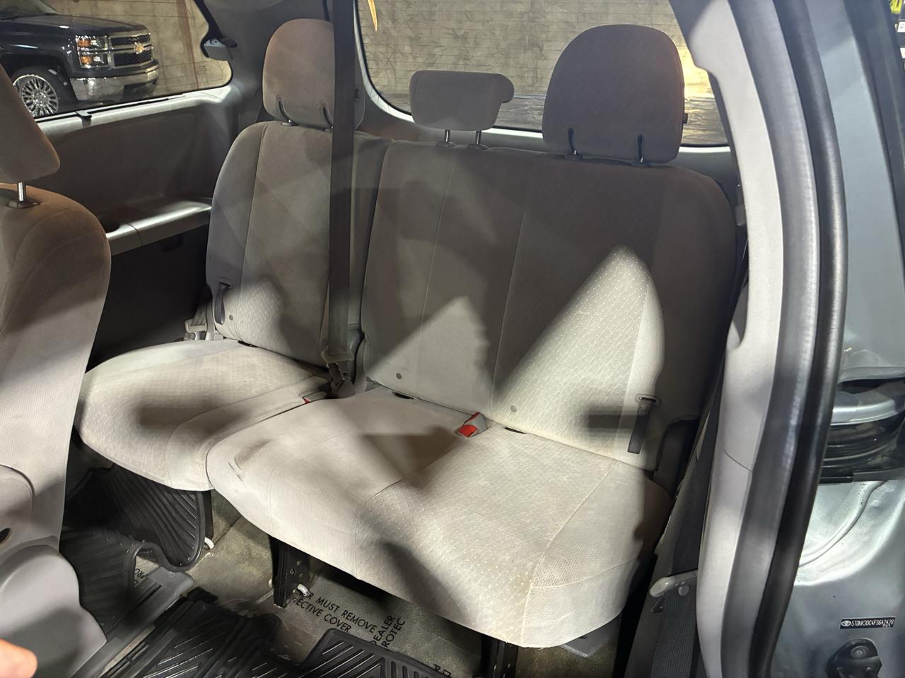 Toyota Sienna 5dr 8-Pass Van LE FWD (Natl) 2015