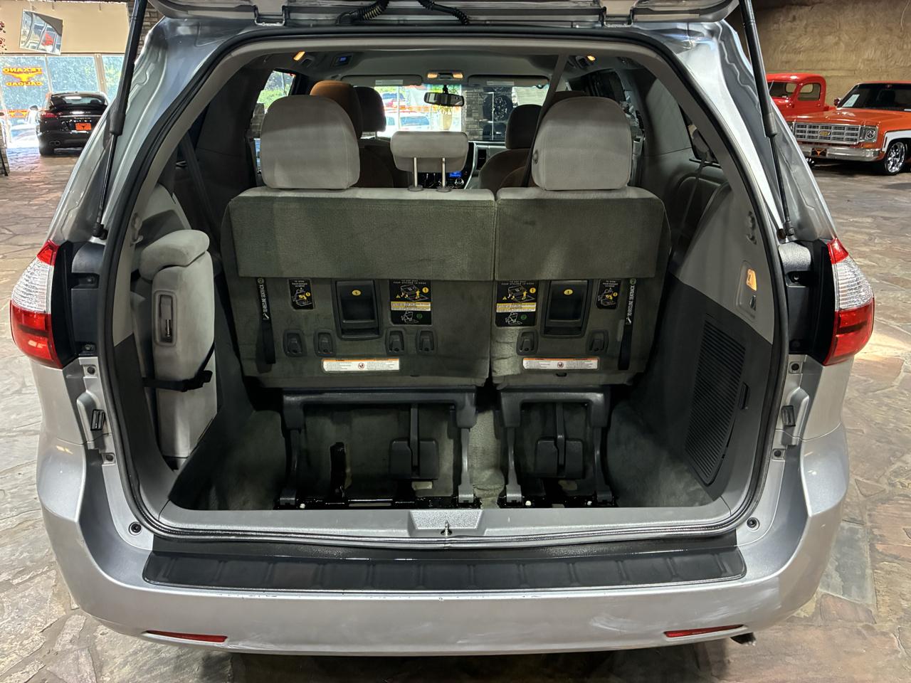 Toyota Sienna 5dr 8-Pass Van LE FWD (Natl) 2015