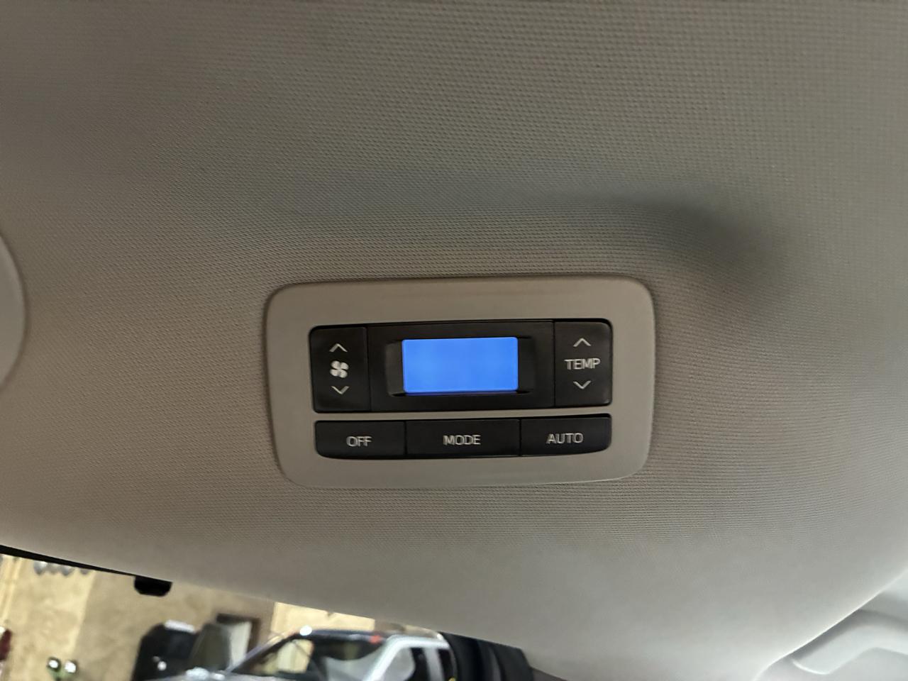Toyota Sienna 5dr 8-Pass Van LE FWD (Natl) 2015