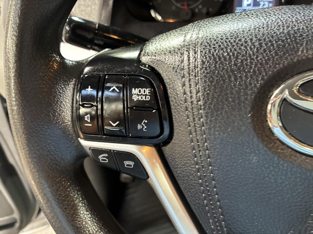 Toyota Sienna 5dr 8-Pass Van LE FWD (Natl) 2015