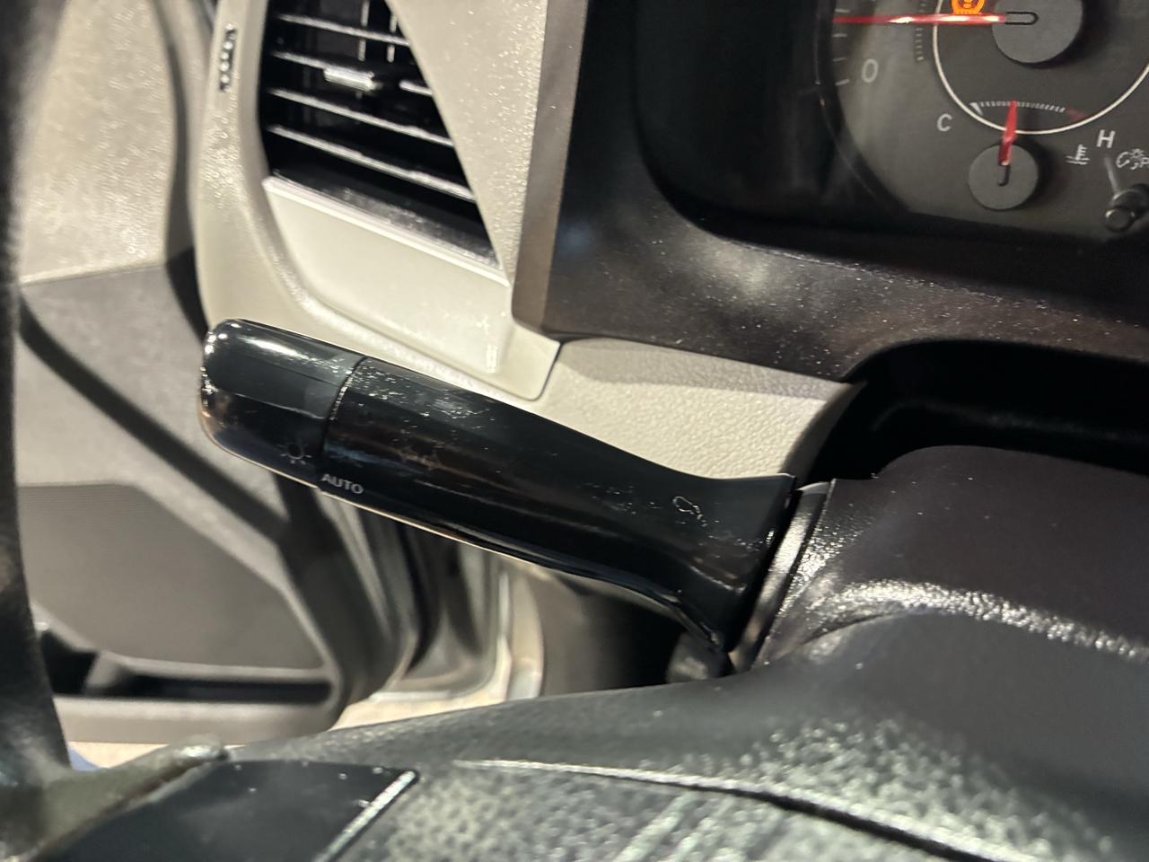 Toyota Sienna 5dr 8-Pass Van LE FWD (Natl) 2015