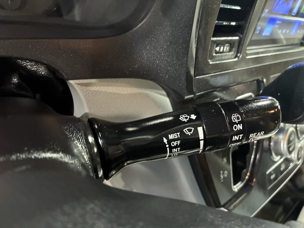 Toyota Sienna 5dr 8-Pass Van LE FWD (Natl) 2015