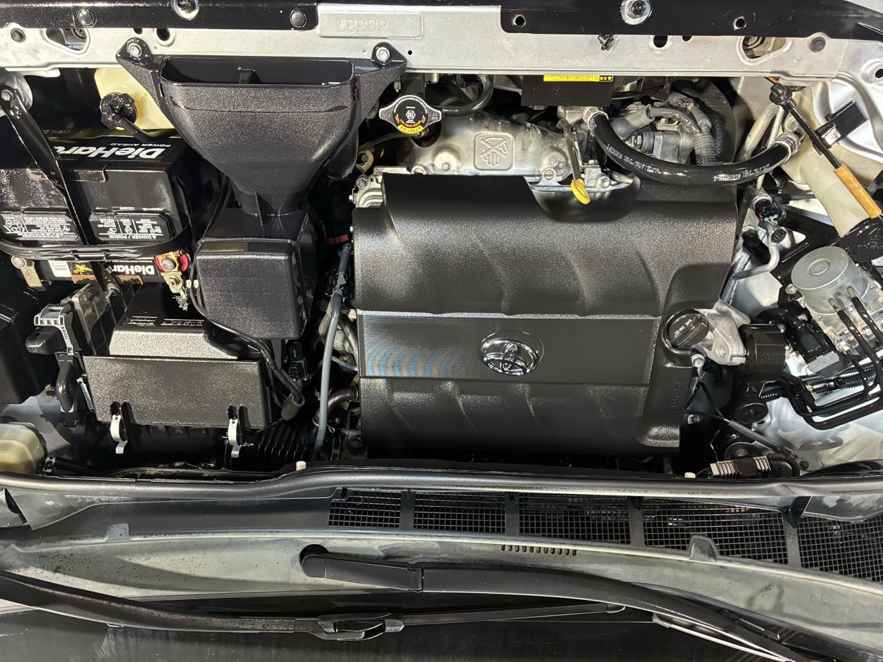 Toyota Sienna 5dr 8-Pass Van LE FWD (Natl) 2015