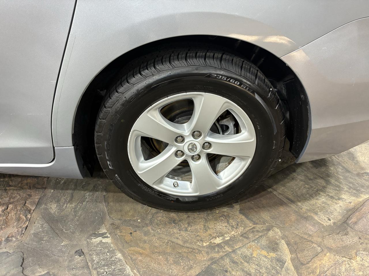 Toyota Sienna 5dr 8-Pass Van LE FWD (Natl) 2015
