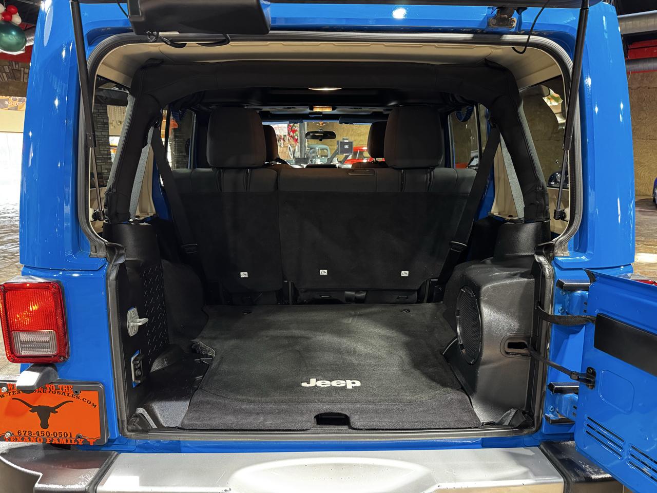 Jeep Wrangler Unlimited 4WD 4dr Sahara 2011