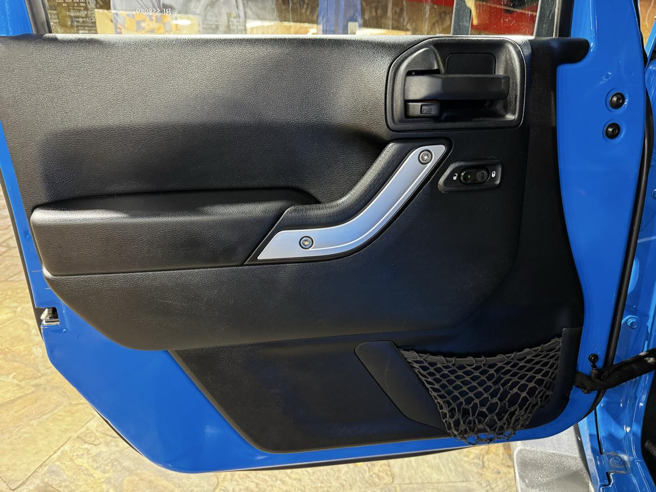 Jeep Wrangler Unlimited 4WD 4dr Sahara 2011