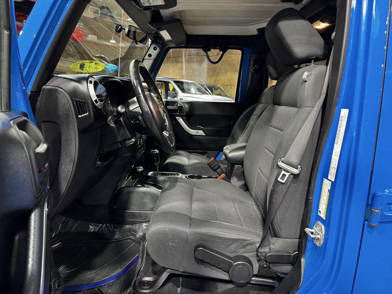 Jeep Wrangler Unlimited 4WD 4dr Sahara 2011