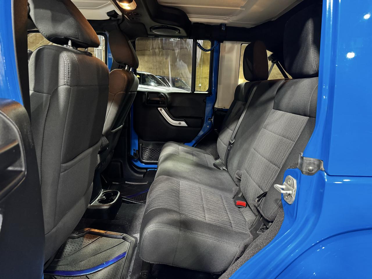 Jeep Wrangler Unlimited 4WD 4dr Sahara 2011