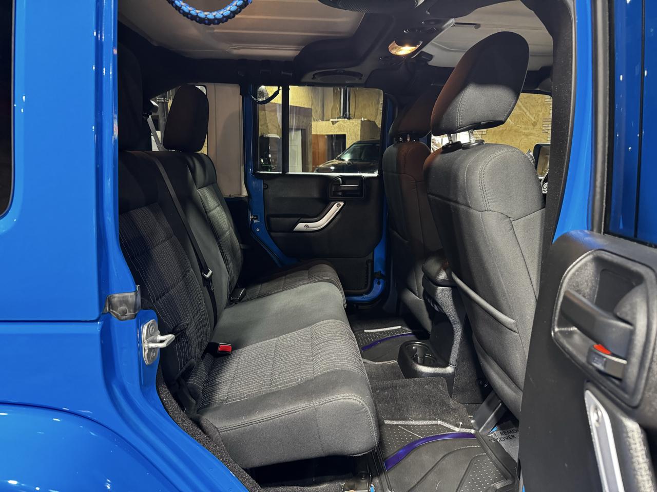 Jeep Wrangler Unlimited 4WD 4dr Sahara 2011