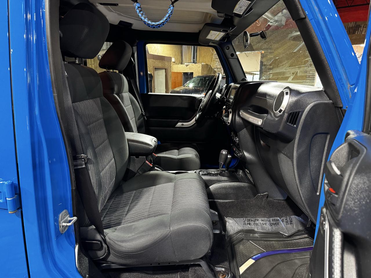 Jeep Wrangler Unlimited 4WD 4dr Sahara 2011