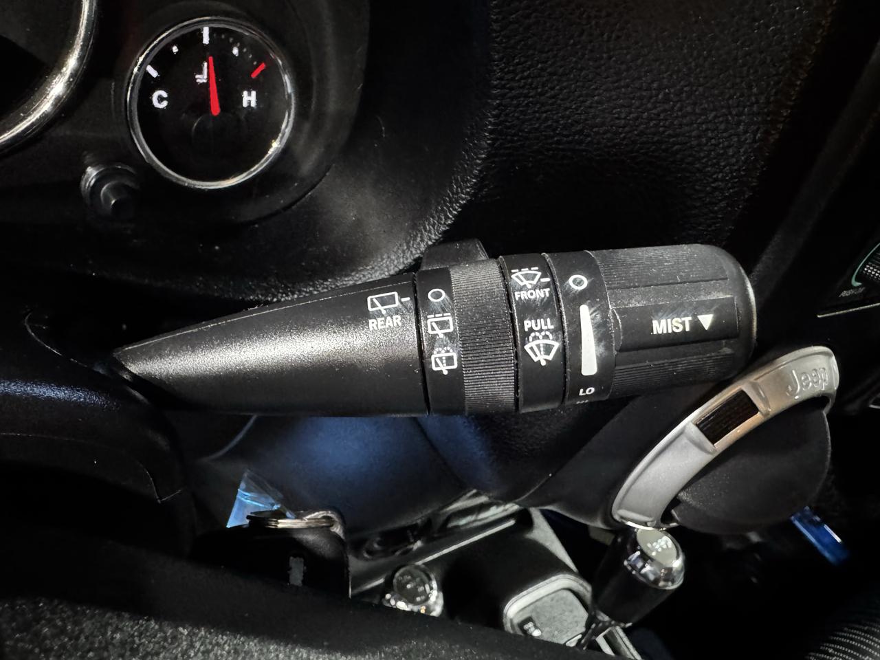 Jeep Wrangler Unlimited 4WD 4dr Sahara 2011