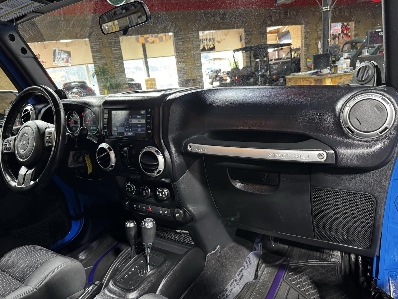 Jeep Wrangler Unlimited 4WD 4dr Sahara 2011