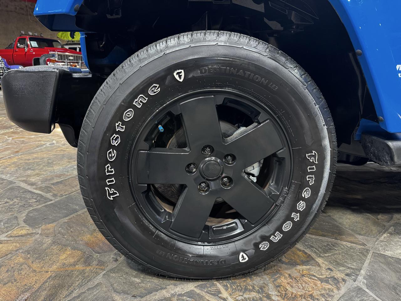 Jeep Wrangler Unlimited 4WD 4dr Sahara 2011