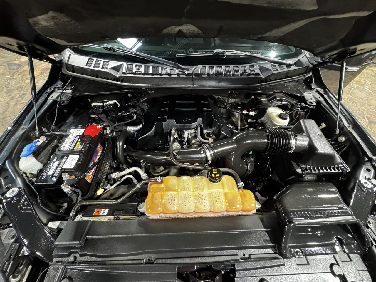 Ford F-150 4WD SuperCrew 145" Lariat 2015