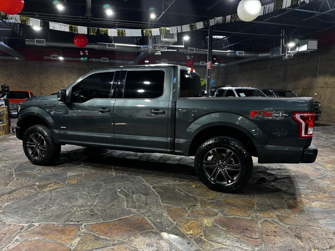 Ford F-150 4WD SuperCrew 145" Lariat 2015