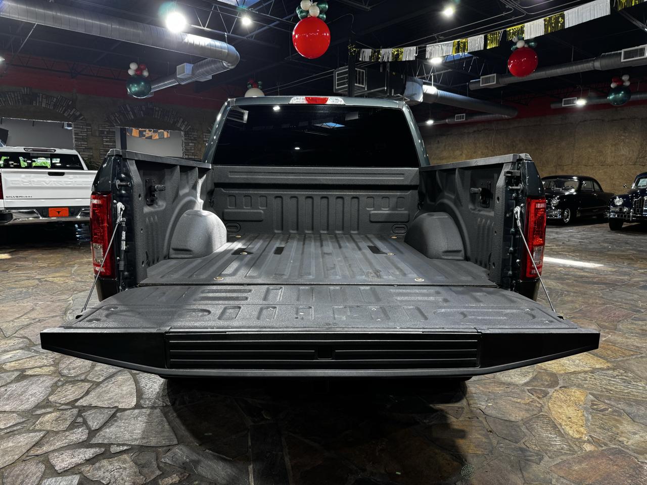 Ford F-150 4WD SuperCrew 145" Lariat 2015