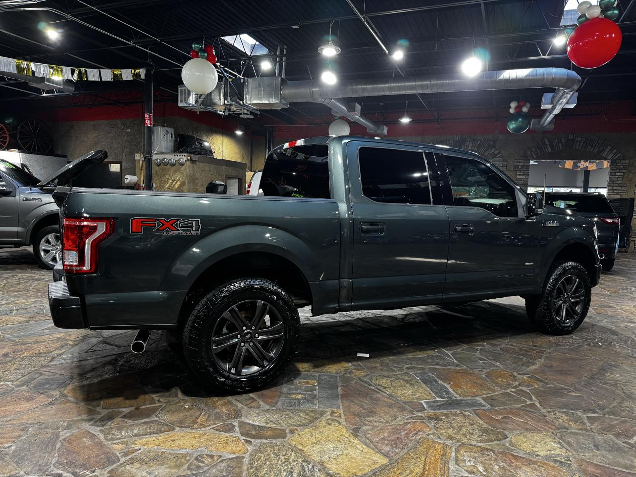 Ford F-150 4WD SuperCrew 145" Lariat 2015