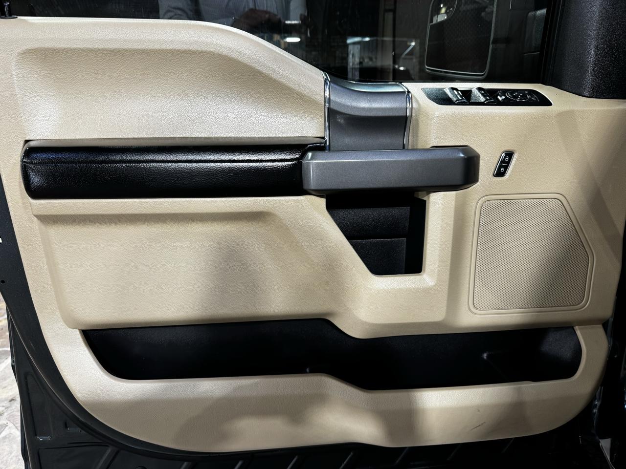 Ford F-150 4WD SuperCrew 145" Lariat 2015