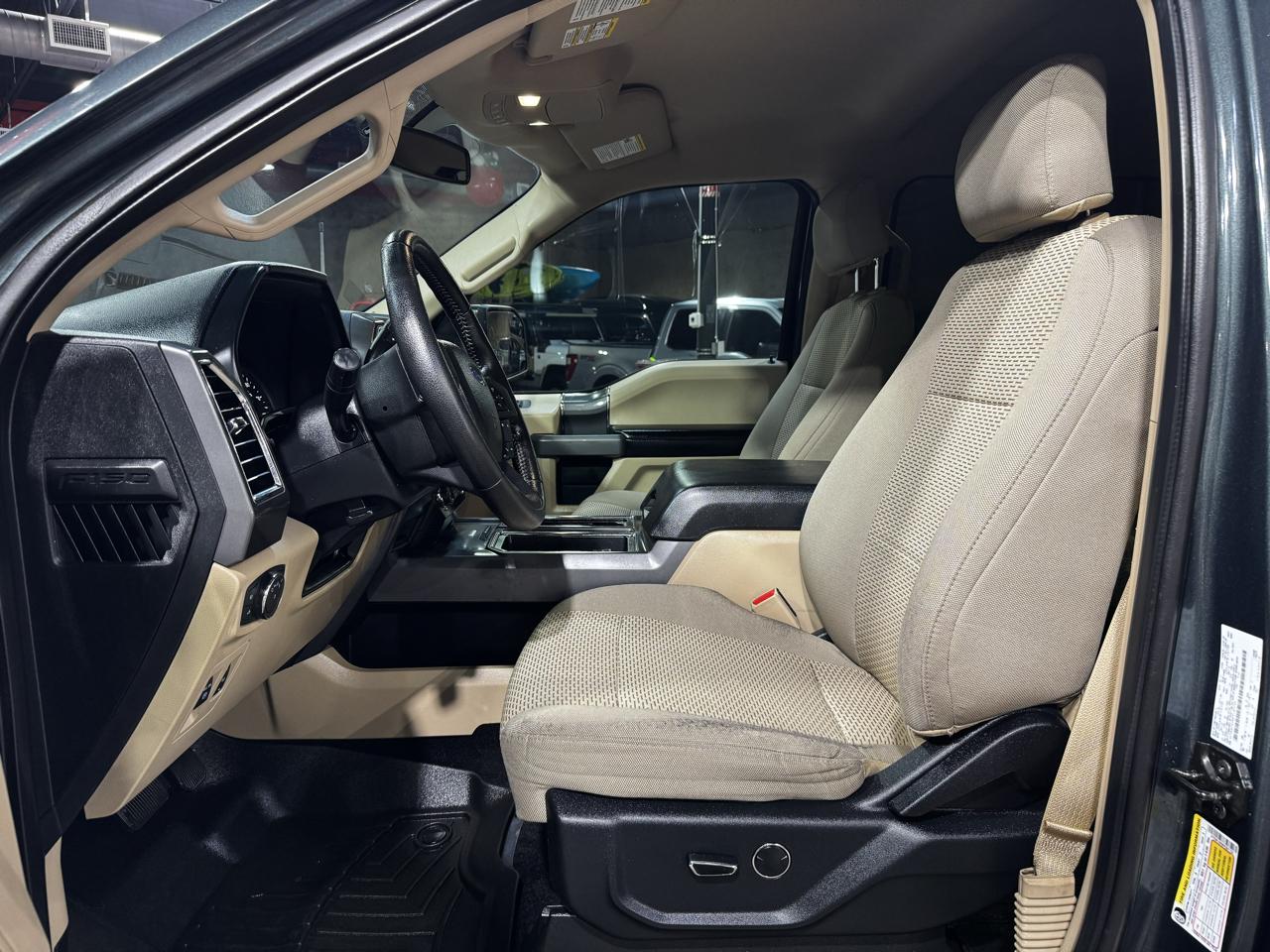 Ford F-150 4WD SuperCrew 145" Lariat 2015