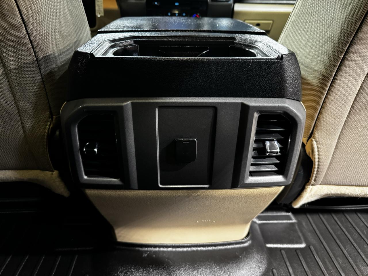 Ford F-150 4WD SuperCrew 145" Lariat 2015