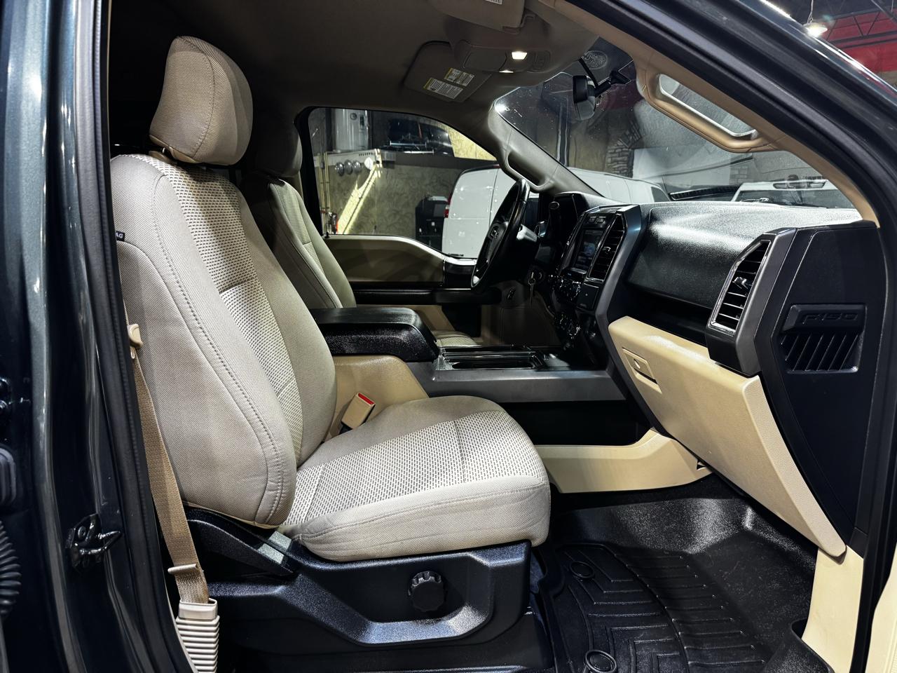 Ford F-150 4WD SuperCrew 145" Lariat 2015