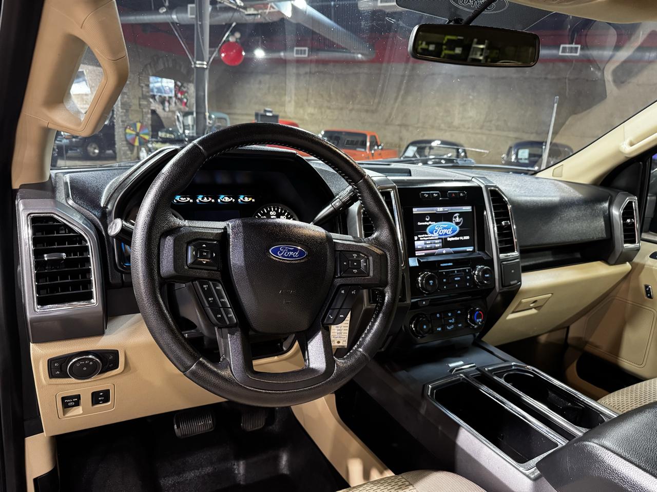 Ford F-150 4WD SuperCrew 145" Lariat 2015
