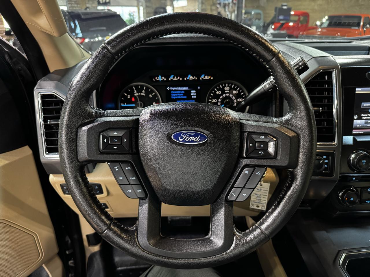 Ford F-150 4WD SuperCrew 145" Lariat 2015