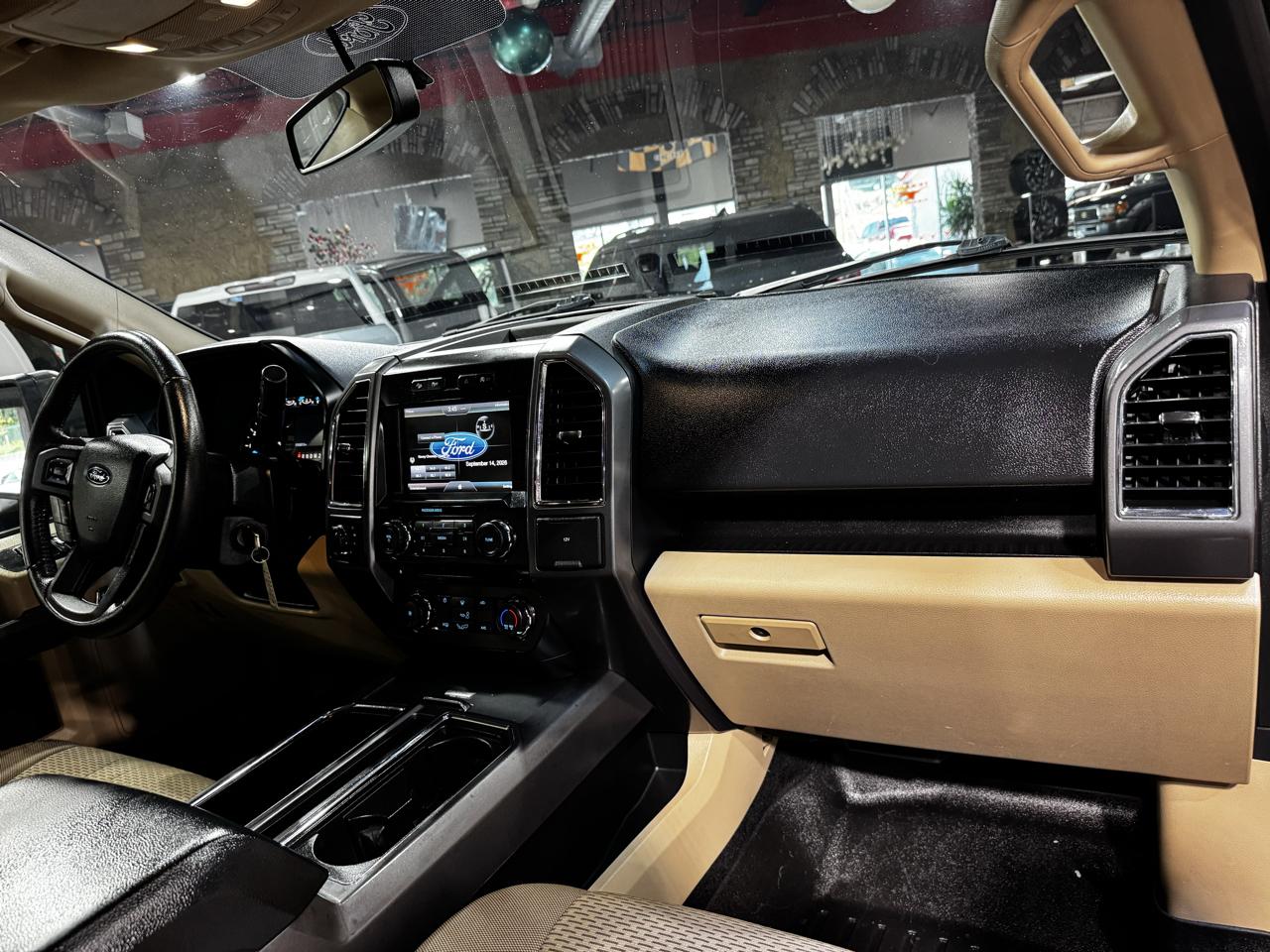 Ford F-150 4WD SuperCrew 145" Lariat 2015