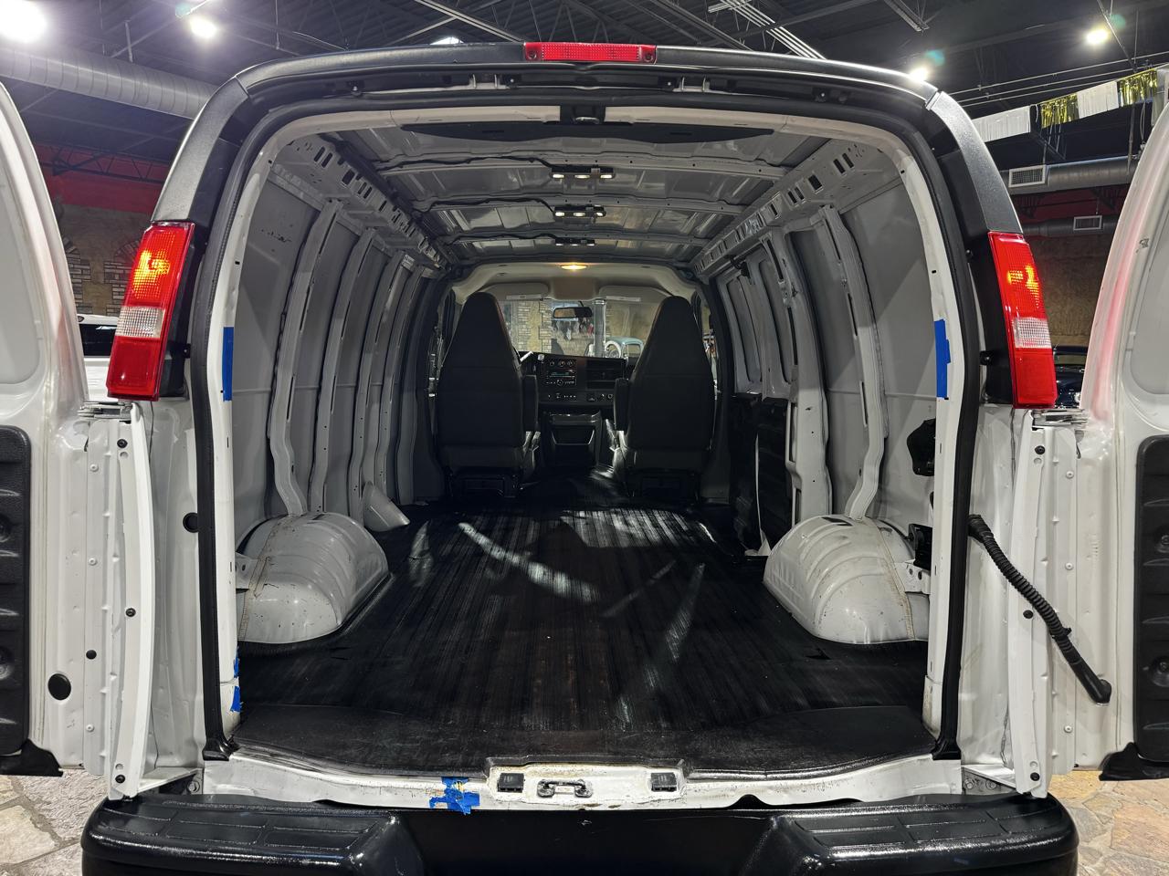 Chevrolet Express Cargo Van RWD 2500 135" 2020
