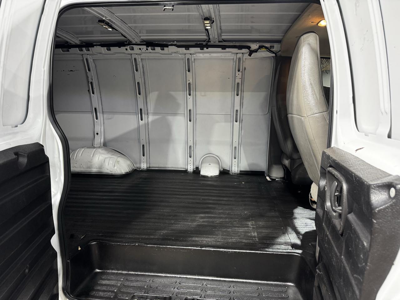 Chevrolet Express Cargo Van RWD 2500 135" 2020
