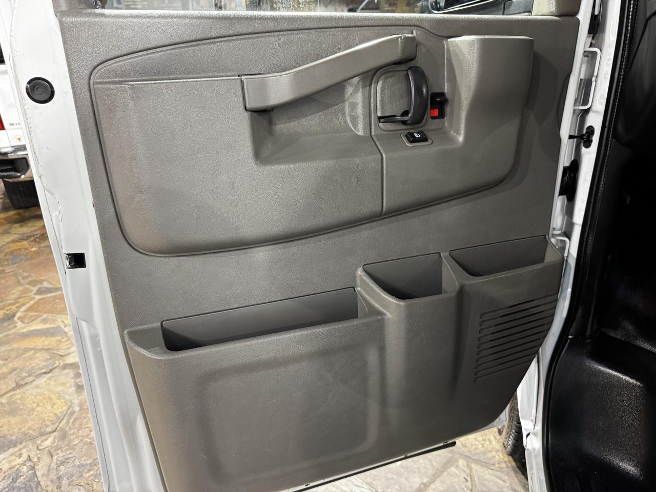 Chevrolet Express Cargo Van RWD 2500 135" 2020