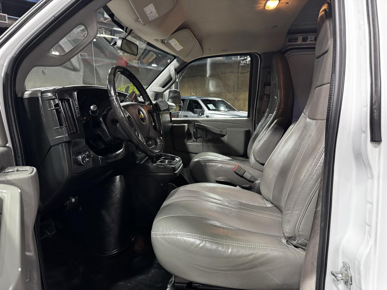 Chevrolet Express Cargo Van RWD 2500 135" 2020
