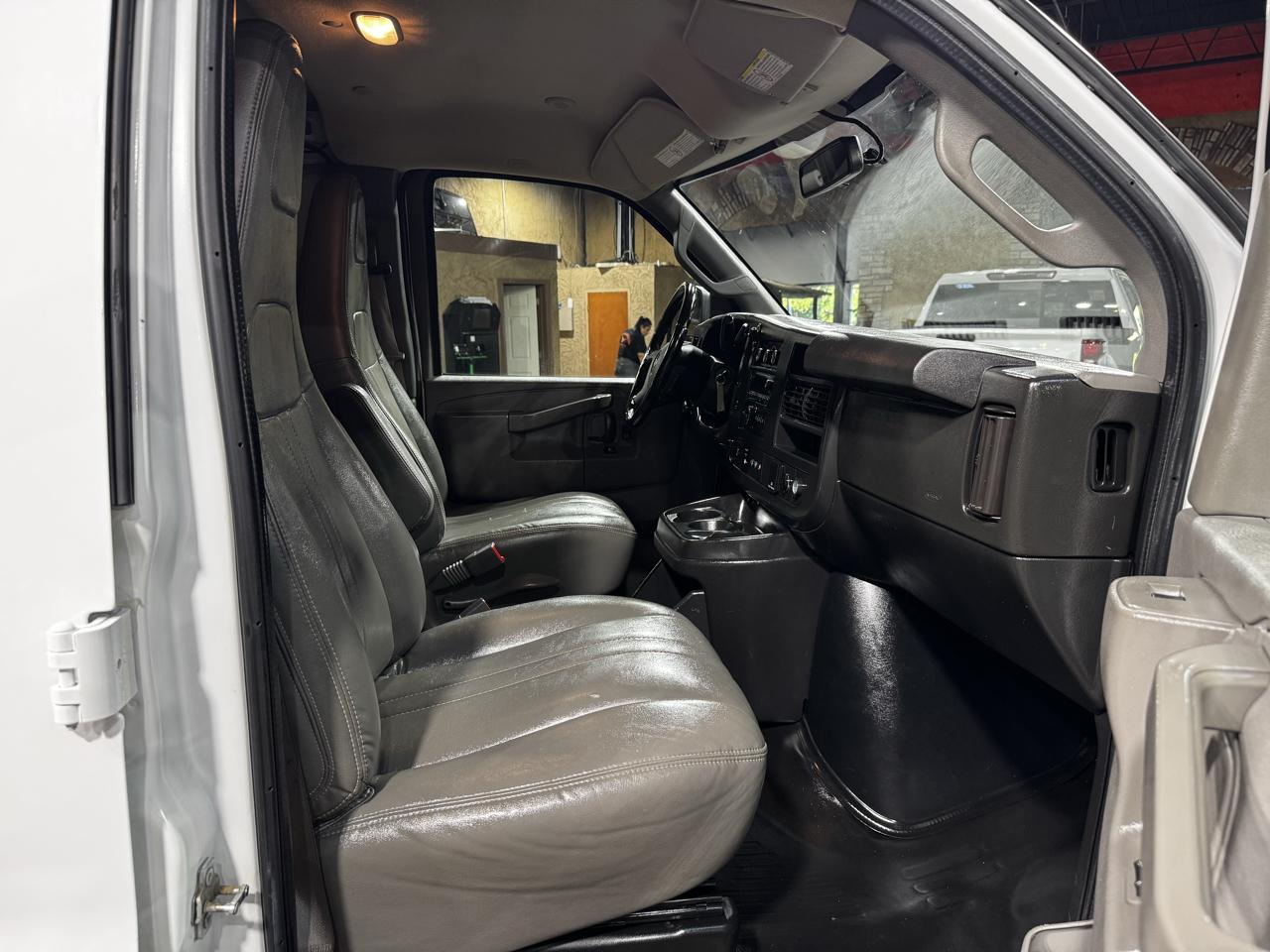 Chevrolet Express Cargo Van RWD 2500 135" 2020