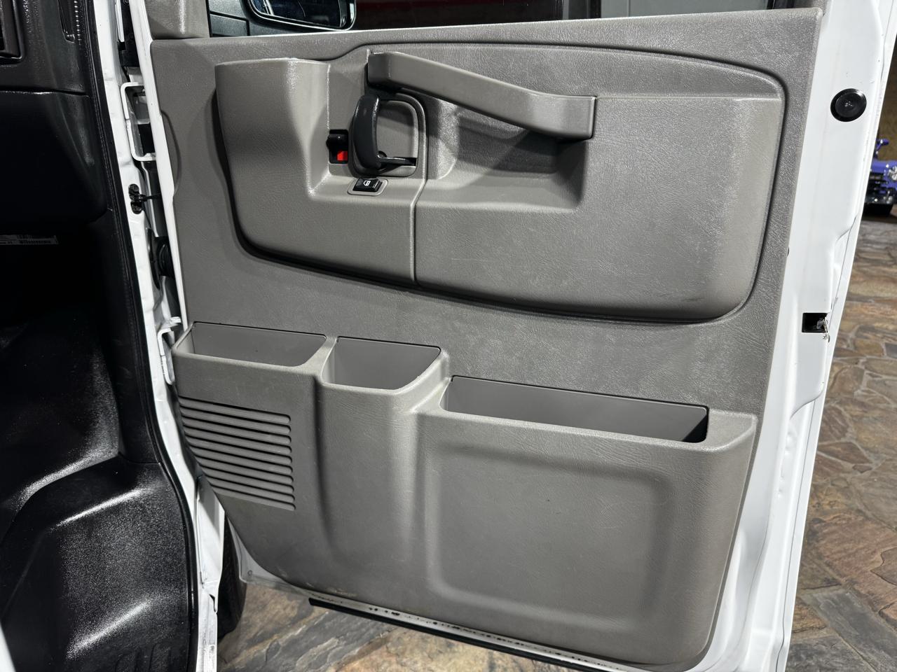Chevrolet Express Cargo Van RWD 2500 135" 2020