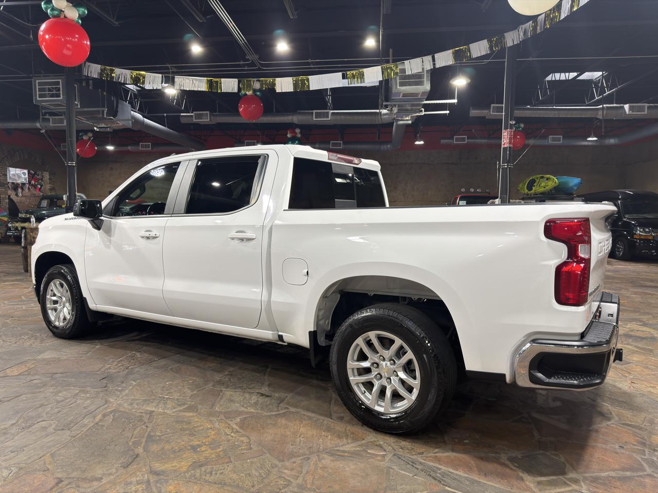 Chevrolet Silverado 1500 2WD Crew Cab 147" LT 2021