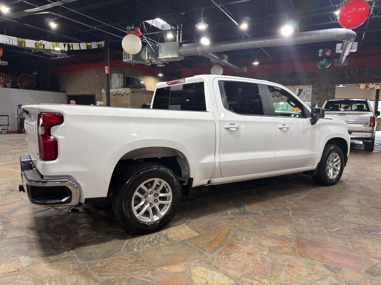 Chevrolet Silverado 1500 2WD Crew Cab 147" LT 2021