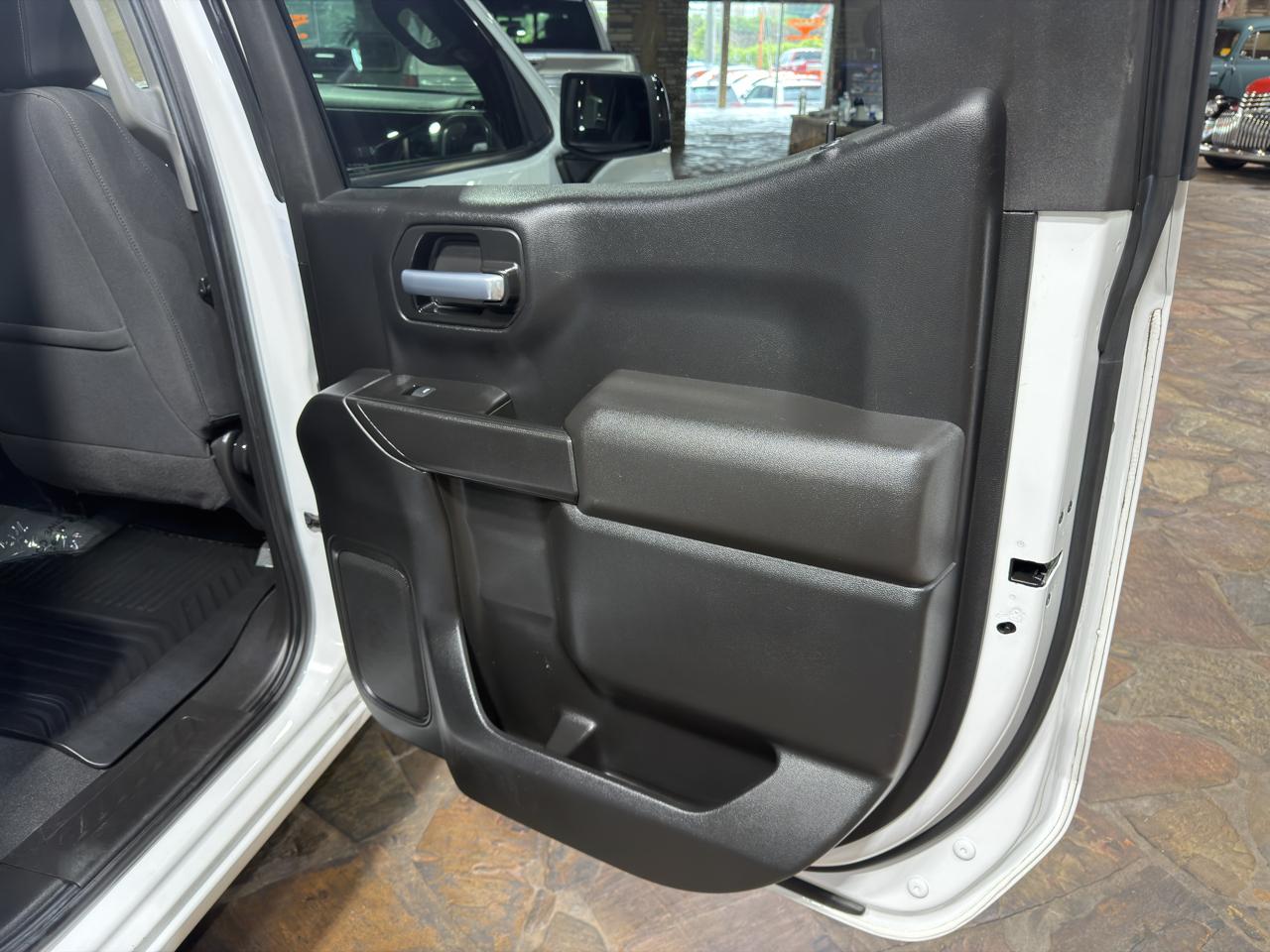 Chevrolet Silverado 1500 2WD Crew Cab 147" LT 2021