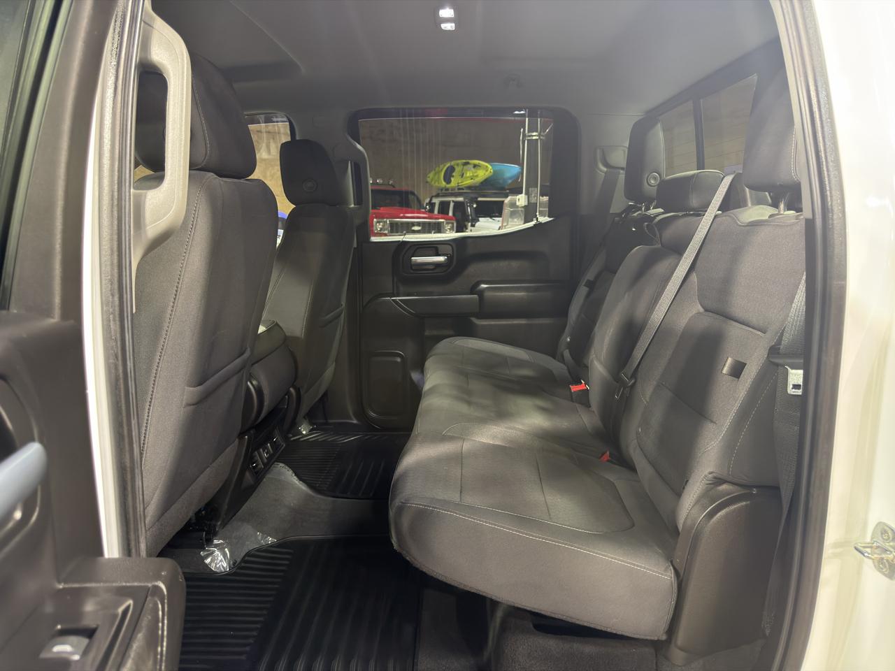Chevrolet Silverado 1500 2WD Crew Cab 147" LT 2021