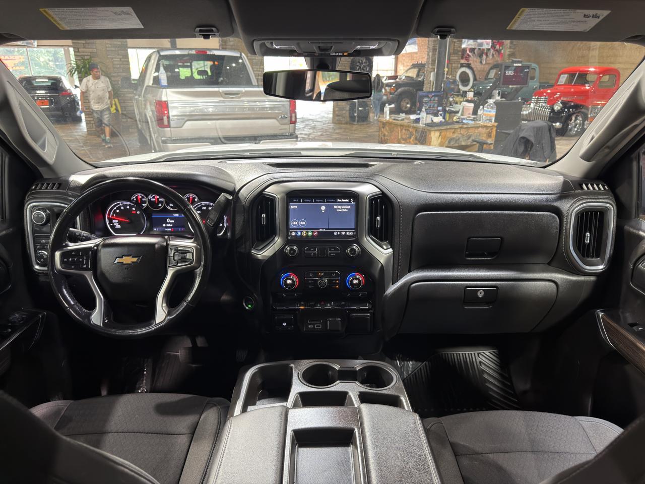 Chevrolet Silverado 1500 2WD Crew Cab 147" LT 2021